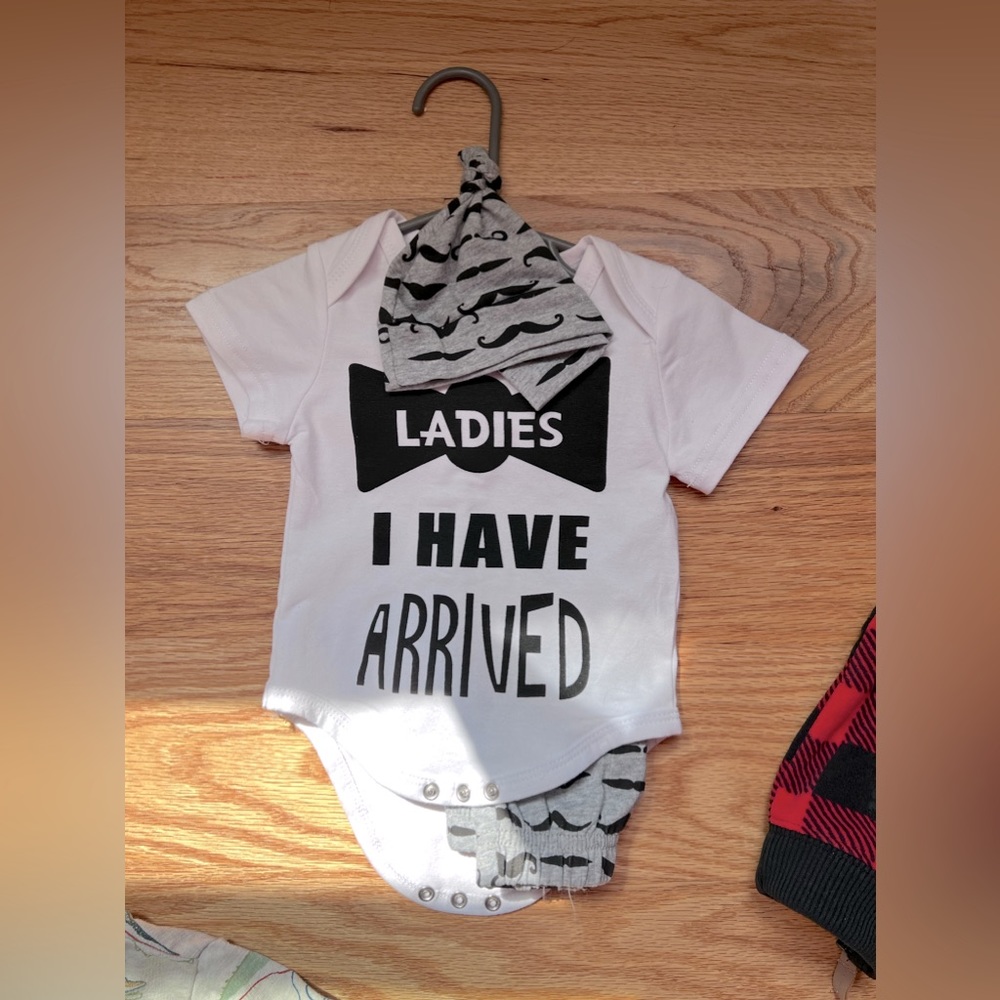 Ladies, I have arrived baby outfit. Never worn.!
